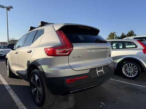 2024 Volvo XC40 B5 Plus Dark Theme