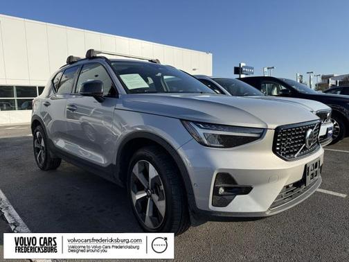2024 Volvo XC40 B5 Plus Dark Theme