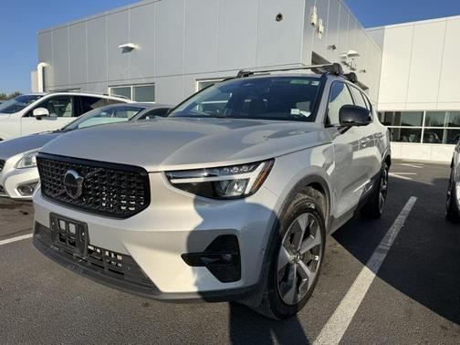 2024 Volvo XC40 B5 Plus Dark Theme