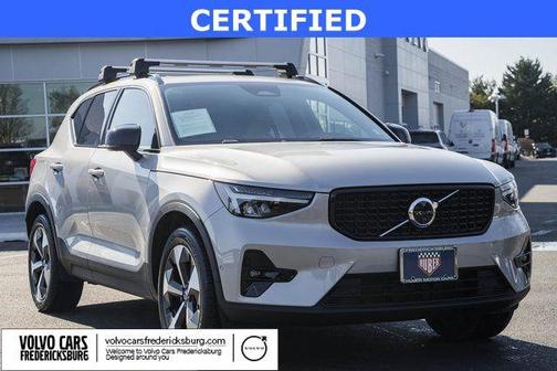2024 Volvo XC40 B5 Plus Dark Theme