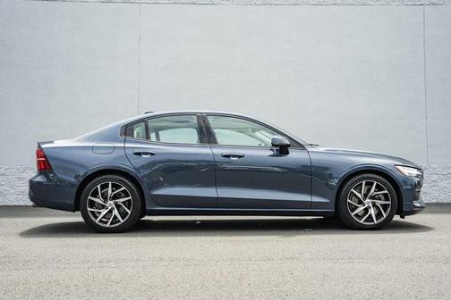 2020 Volvo S60 T6 Momentum