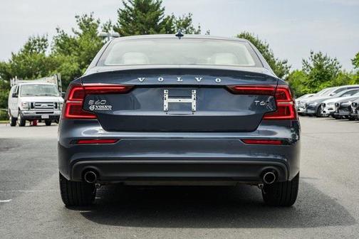 2020 Volvo S60 T6 Momentum