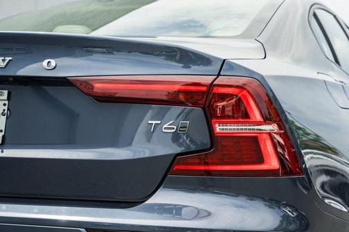 2020 Volvo S60 T6 Momentum