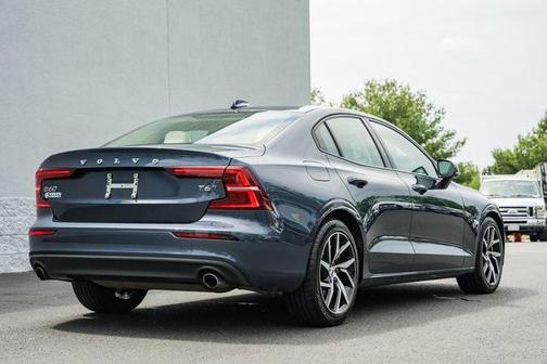 2020 Volvo S60 T6 Momentum