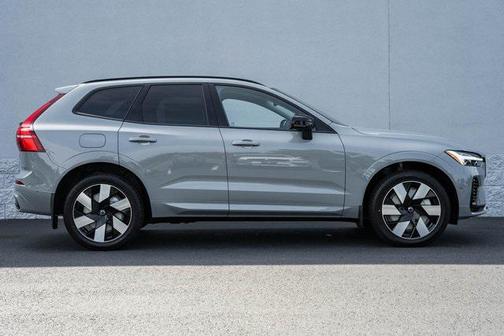 2025 Volvo XC60 Plug-In Hybrid Plus
