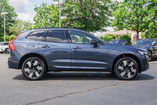 2025 Volvo XC60 Plug-In Hybrid T8 Plus