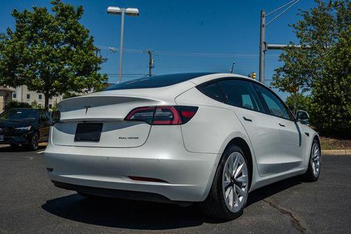 Pearl White Multi-Coat 2022 Tesla Model 3 Long Range