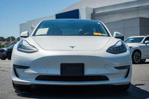 Pearl White Multi-Coat 2022 Tesla Model 3 Long Range