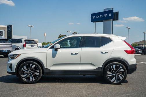 Crystal White Metallic 2024 Volvo XC40 B5 Ultimate Bright Theme