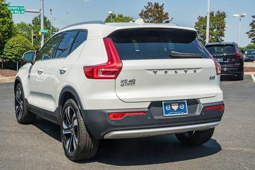 Crystal White Metallic 2024 Volvo XC40 B5 Ultimate Bright Theme