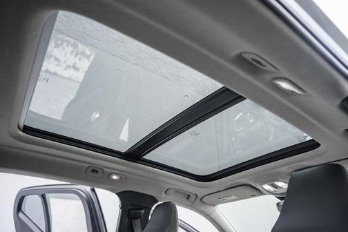 2025 Volvo XC40 B5 Ultra Dark Theme