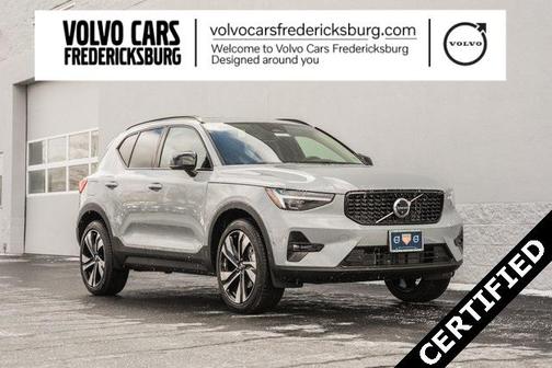 2025 Volvo XC40 B5 Ultra Dark Theme
