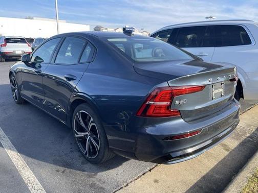 2024 Volvo S60 B5 Plus Dark Theme