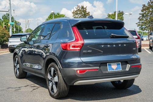 Denim Blue Metallic 2022 Volvo XC40 T5 Momentum