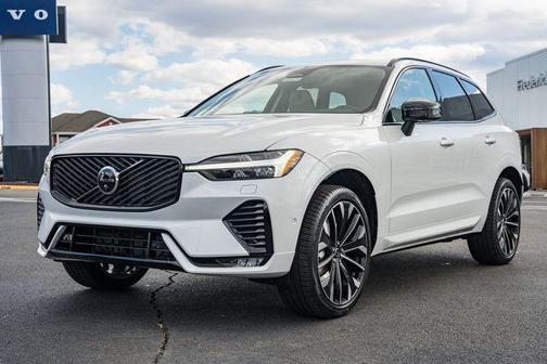 Crystal White Metallic 2026 Volvo XC60 B5 Ultra