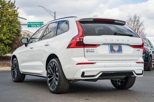 Crystal White Metallic 2026 Volvo XC60 B5 Ultra