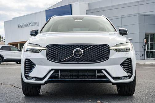 Crystal White Metallic 2026 Volvo XC60 B5 Ultra