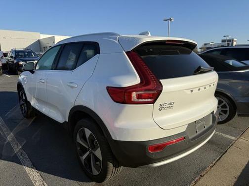 2025 Volvo XC40 B5 Plus Bright Theme