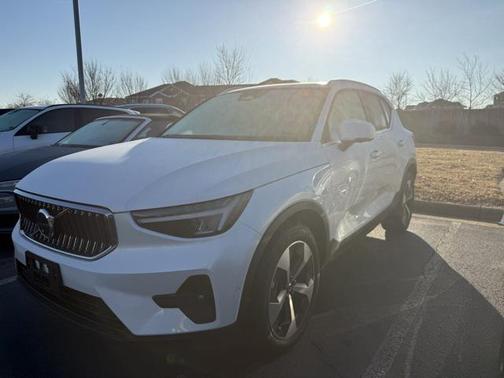 2025 Volvo XC40 B5 Plus Bright Theme