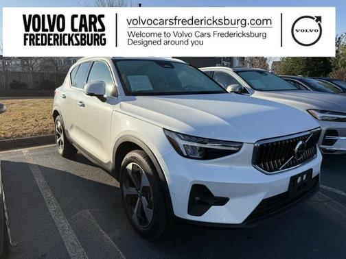 2025 Volvo XC40 B5 Plus Bright Theme