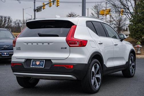 2025 Volvo XC40 B5 Plus Bright Theme