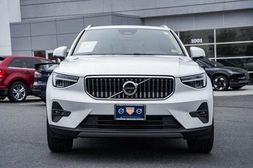 2025 Volvo XC40 B5 Plus Bright Theme