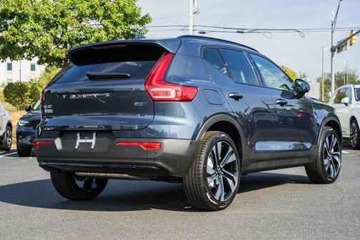 2026 Volvo XC40 B5 Ultra
