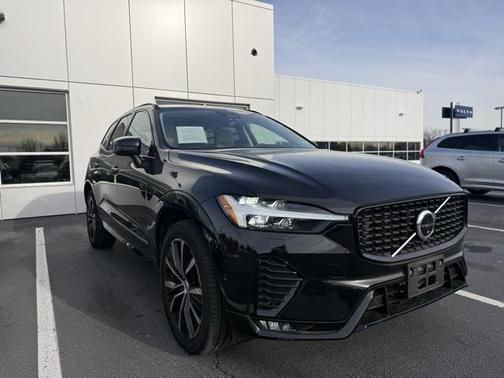 2023 Volvo XC60 B5 Plus Dark Theme