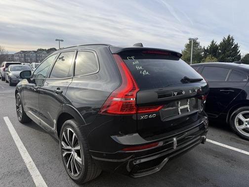 2023 Volvo XC60 B5 Plus Dark Theme