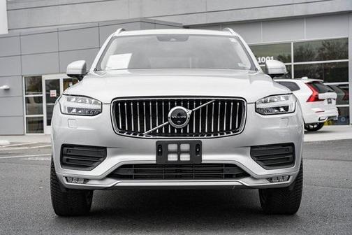 2022 Volvo XC90 T6 Momentum