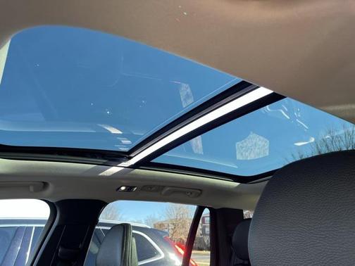 2022 Volvo XC90 T6 Momentum