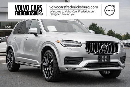 2022 Volvo XC90 T6 Momentum