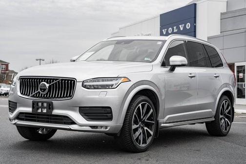 2022 Volvo XC90 T6 Momentum