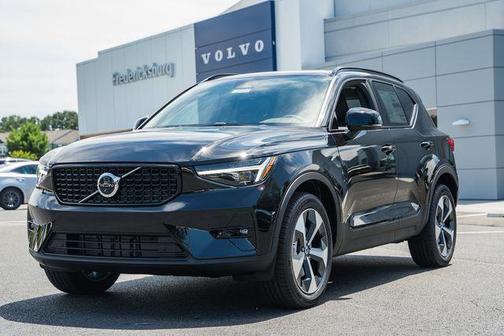 Onyx Black 2026 Volvo XC40 Plus, B5 AWD Gas (mild hybrid), Dark