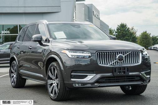 Platinum Grey Metallic 2023 Volvo XC90 B6 Ultimate 7-Seater