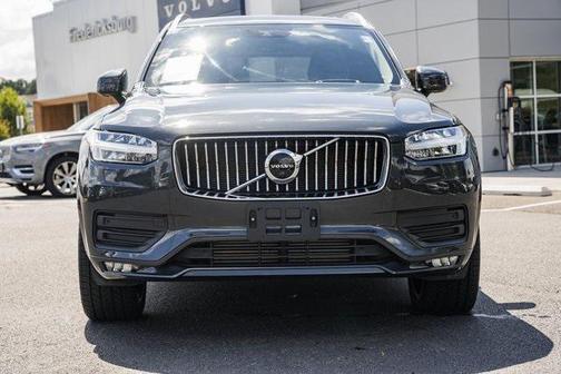 2022 Volvo XC90 T6 Momentum