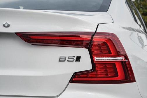 2023 Volvo S60 B5 Plus Dark Theme