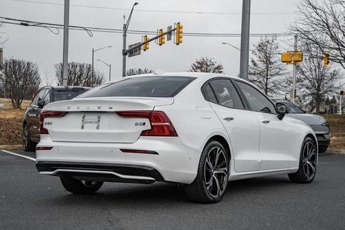 2023 Volvo S60 B5 Plus Dark Theme