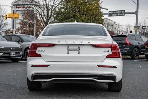 2023 Volvo S60 B5 Plus Dark Theme