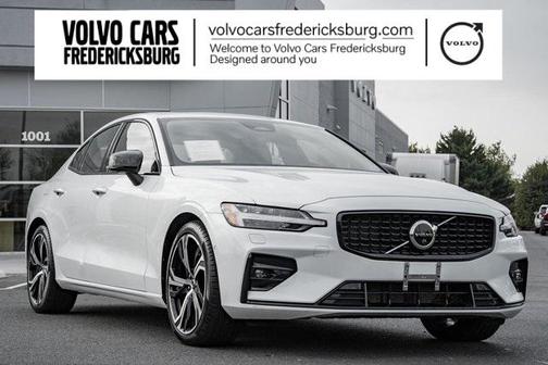 2023 Volvo S60 B5 Plus Dark Theme