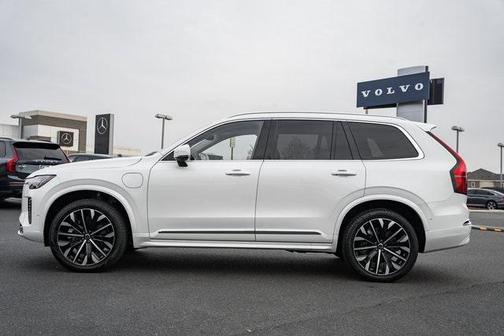2025 Volvo XC90 Plug-In Hybrid T8 Plus 7-Seater