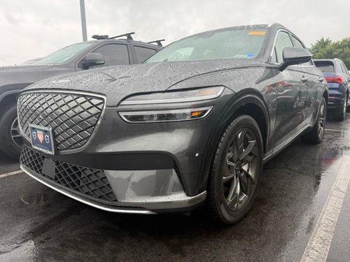 Makalu Gray 2024 Genesis Electrified GV70 Advanced AWD