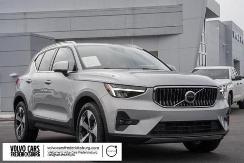 2023 Volvo XC40 B5 Plus Bright Theme