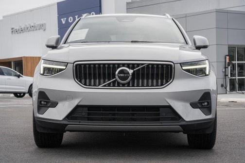 2023 Volvo XC40 B5 Plus Bright Theme