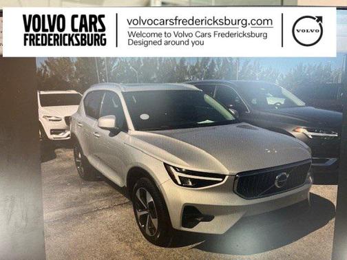 2023 Volvo XC40 B5 Plus Bright Theme