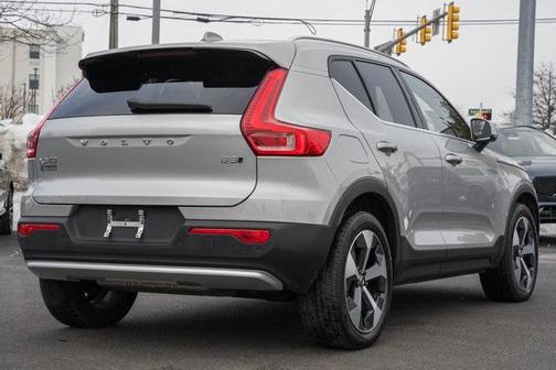 2023 Volvo XC40 B5 Plus Bright Theme