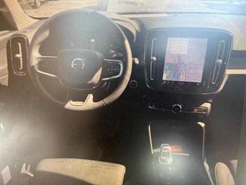 2023 Volvo XC40 B5 Plus Bright Theme