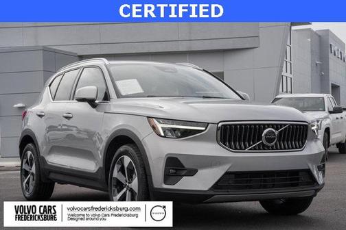 2023 Volvo XC40 B5 Plus Bright Theme
