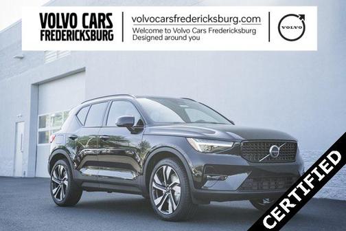 2025 Volvo XC40 B5 Ultra Dark Theme