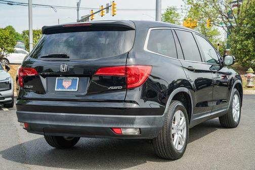 Crystal Black Pearl 2017 Honda Pilot LX